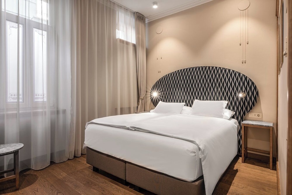 غرفة كومفورت سوبيريور بسرير كوين، Grand Hotel Union Eurostars (ex Grand Hotel Union) 3/7