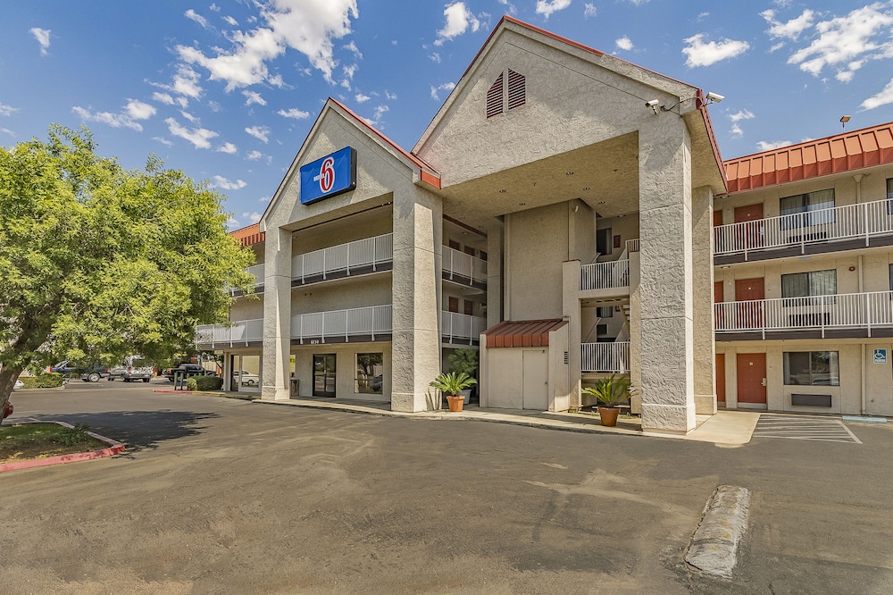 Studio6 Fresno, CA - Extended Stay 33/37