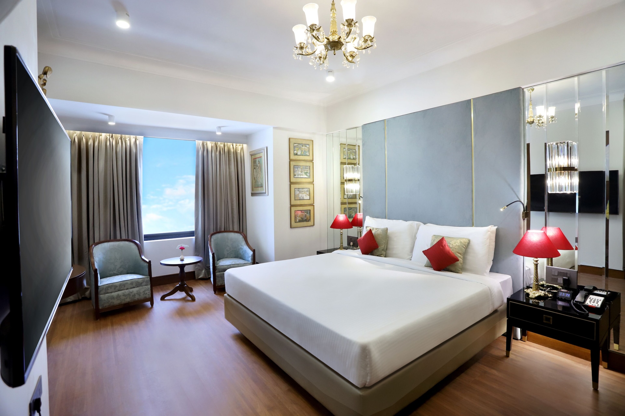 LUXURY, SUITE