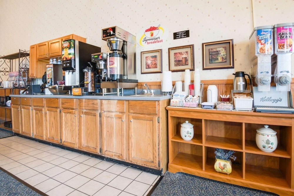 Super 8 By Wyndham Burlington 23/26