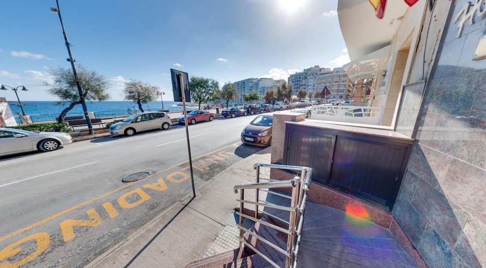 Sliema Chalet Hotel 22/32