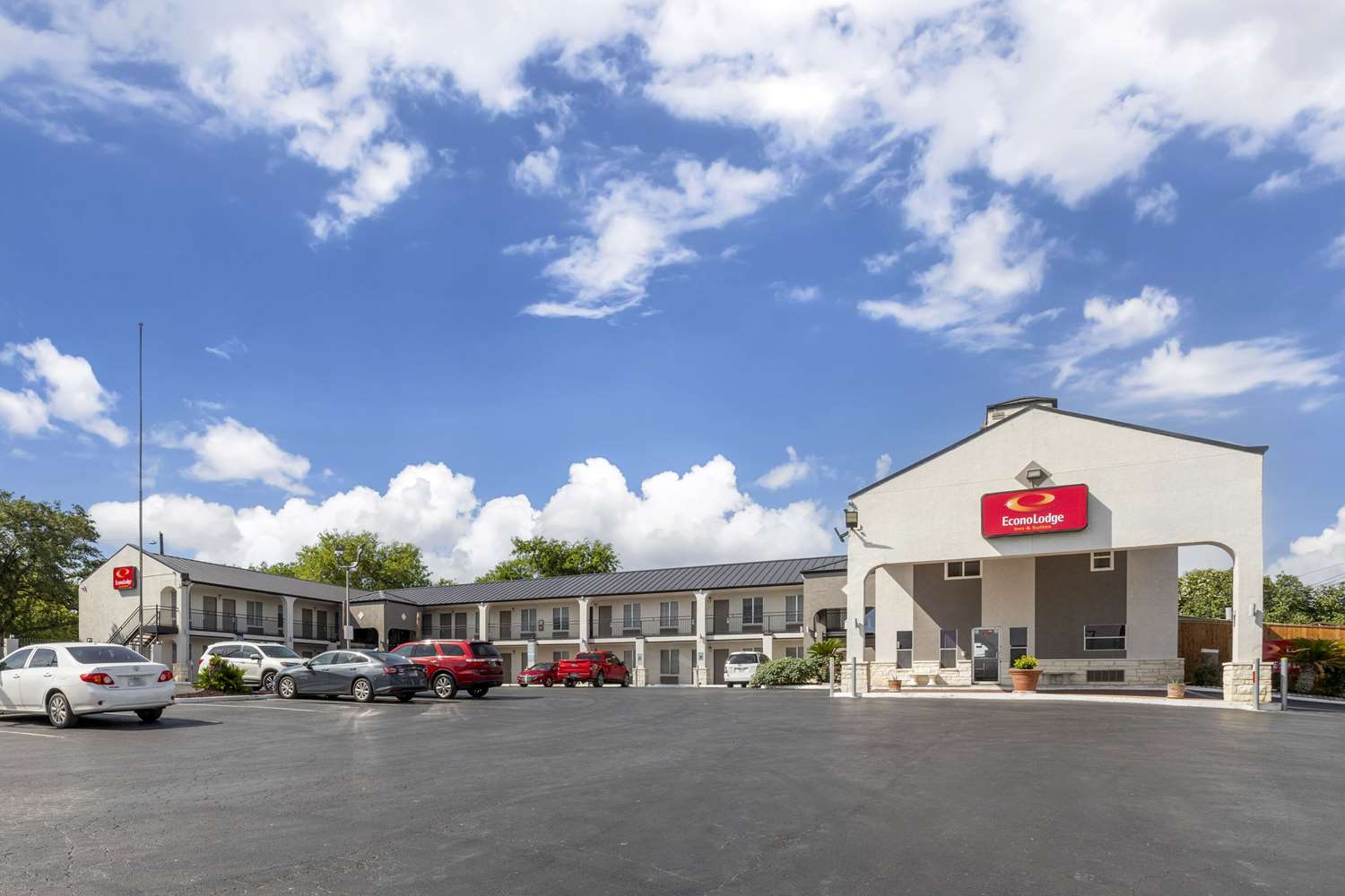 Econo Lodge Inn & Suites Near Lackland AFB San Antonio, TX 32/36