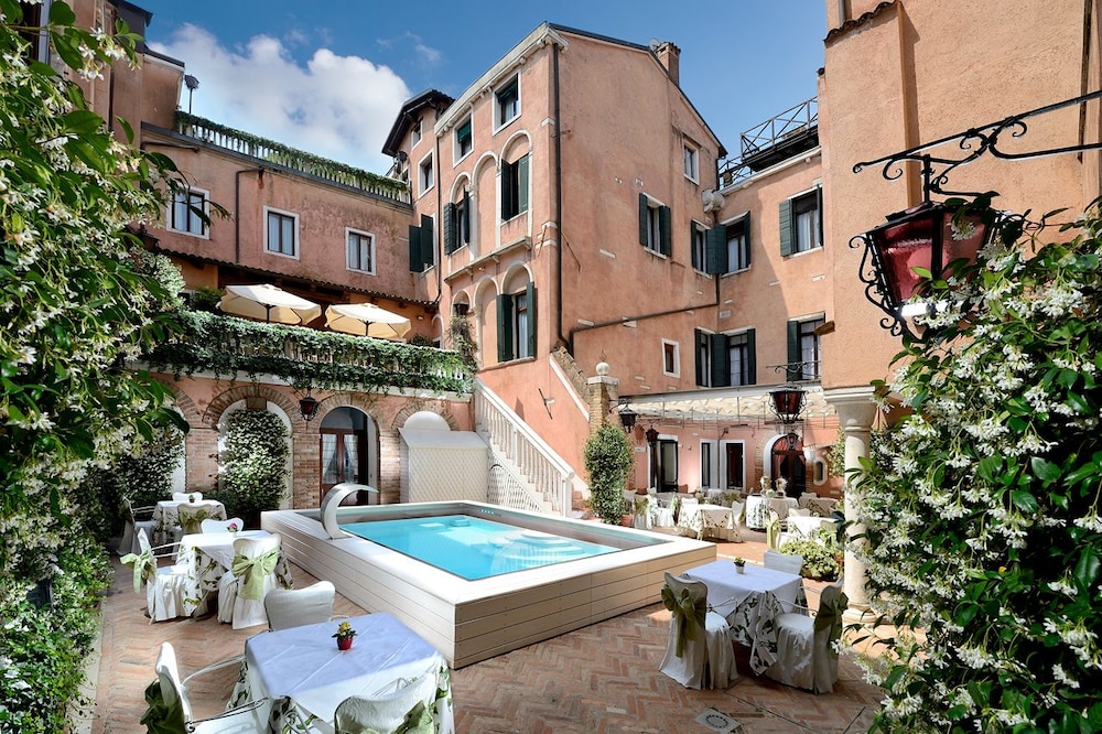 Hotel Giorgione 84/87
