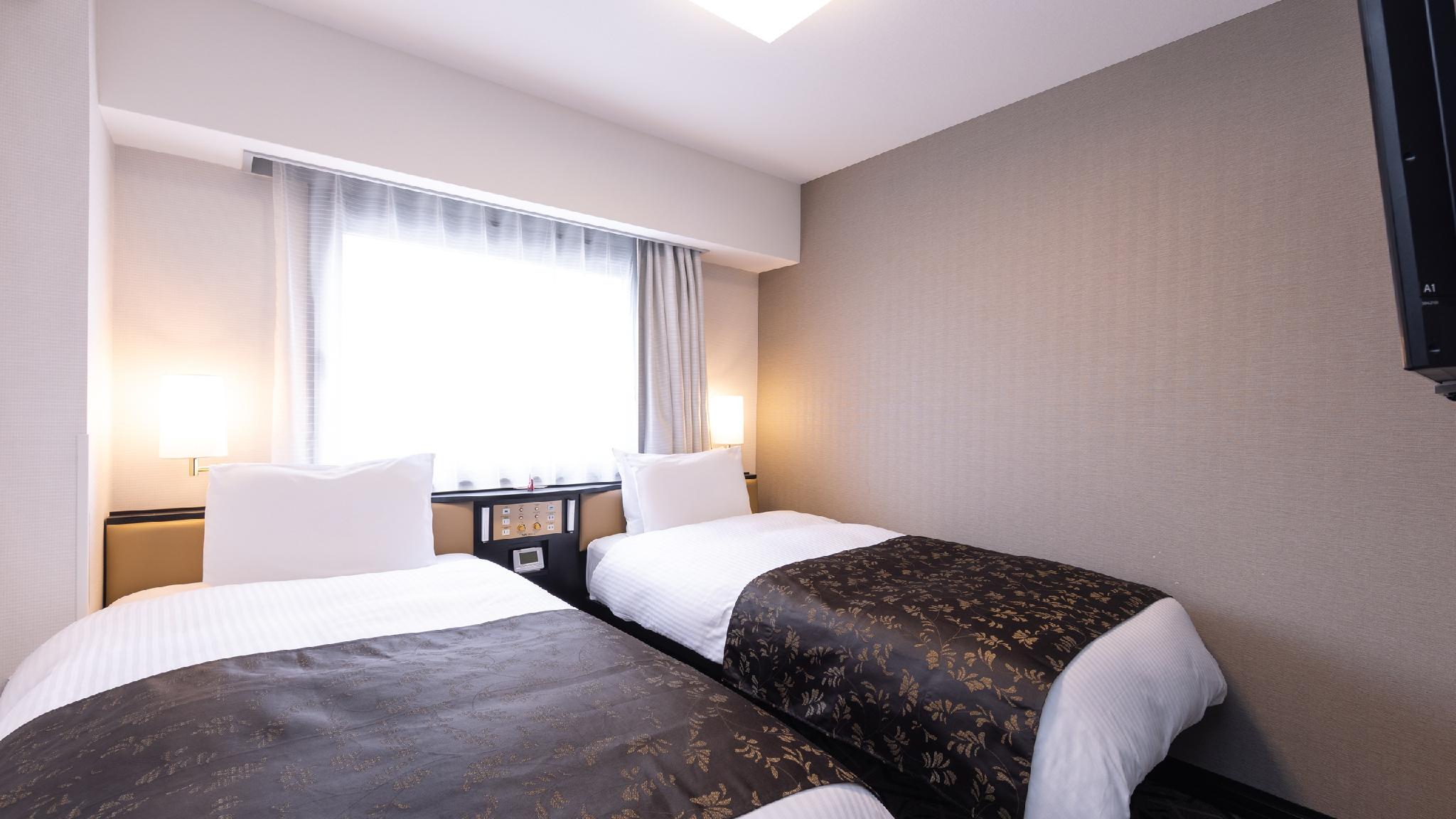 Casual, Standard, Twin Beds