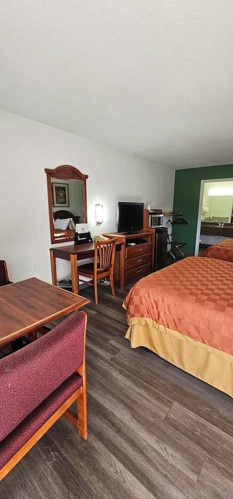 Travel Inn & Suite 25/37