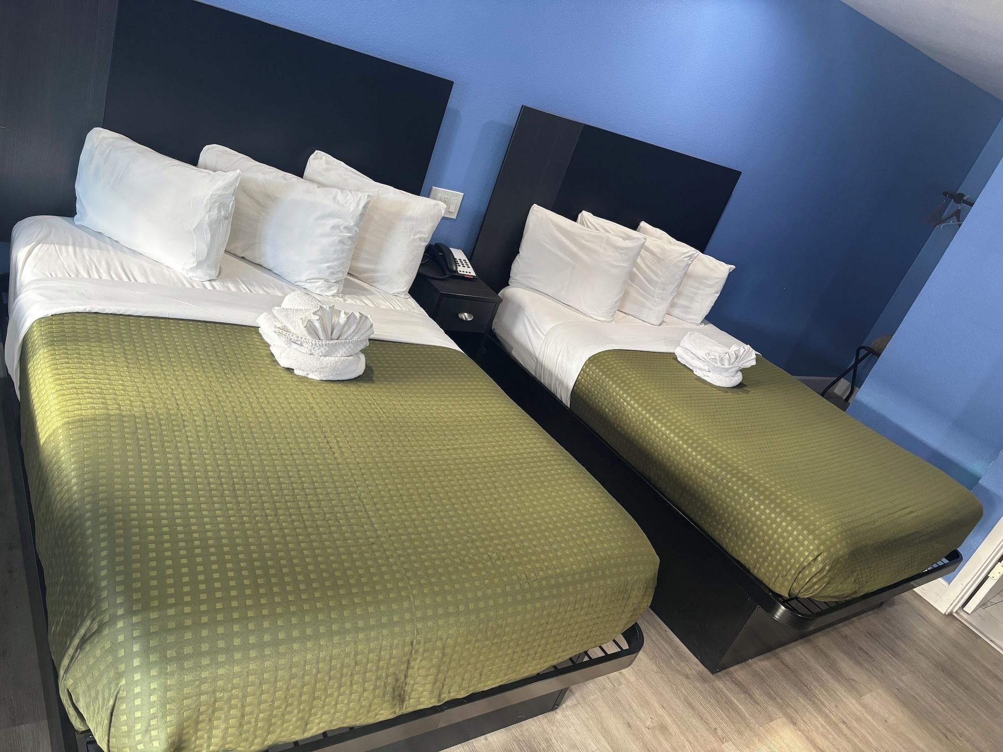 Standard, Double Bed, Monterey Fireplace Inn 3/6
