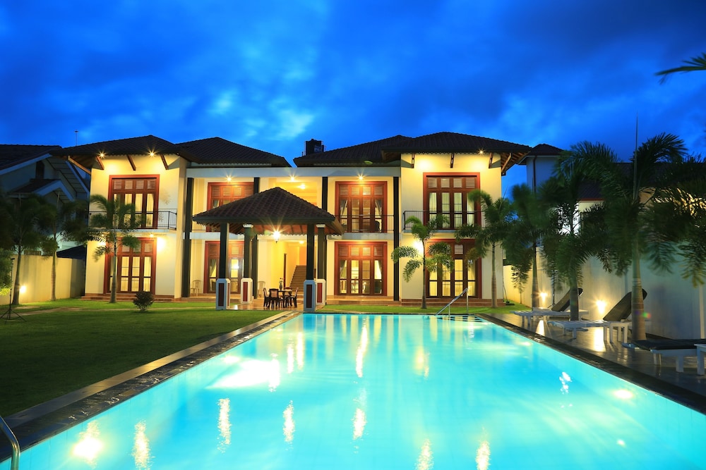 Christima Residence 5/50