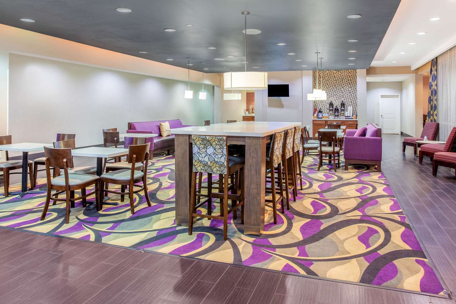 La Quinta Inn Suites Luling 14/23