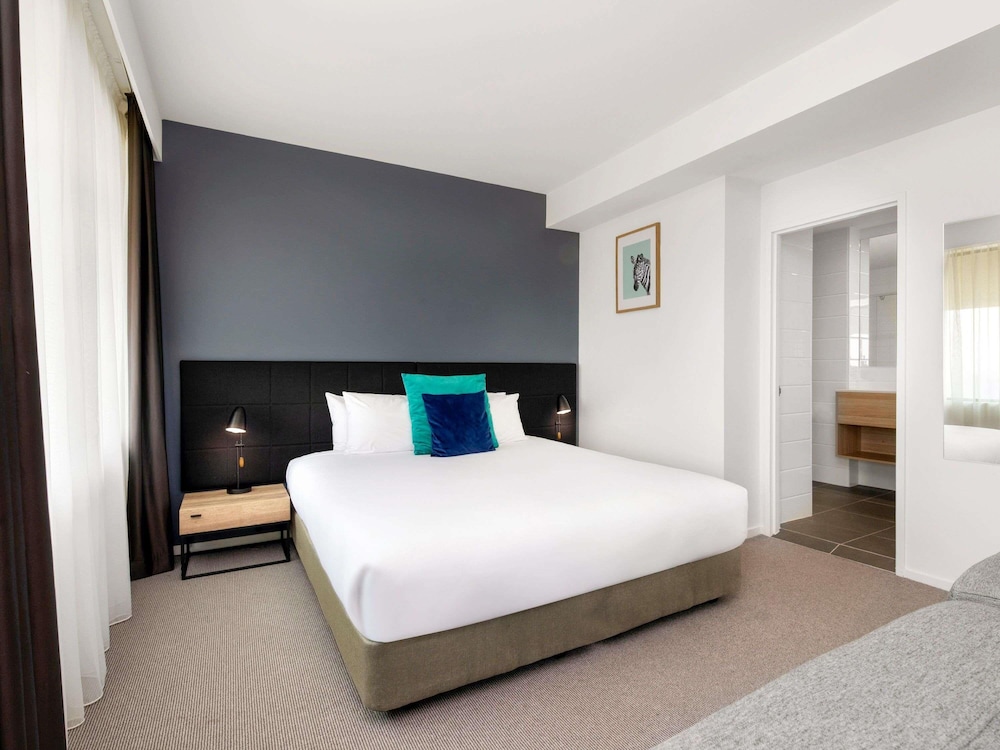 Mantra MacArthur Hotel 30/75