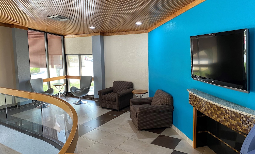 Econo Lodge Lafayette 37/57