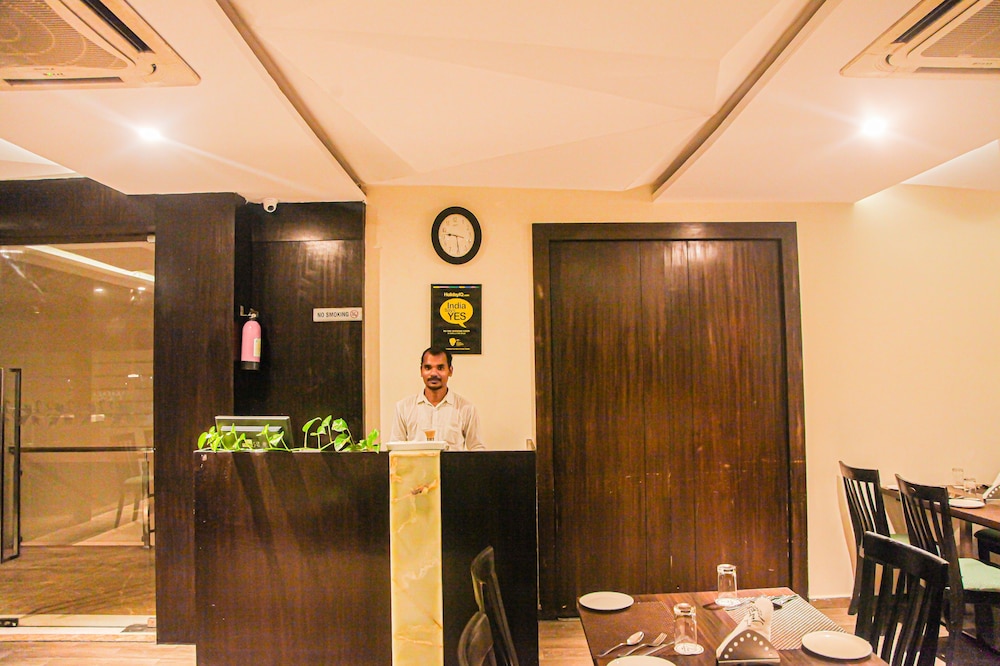 J HOTEL 7/40
