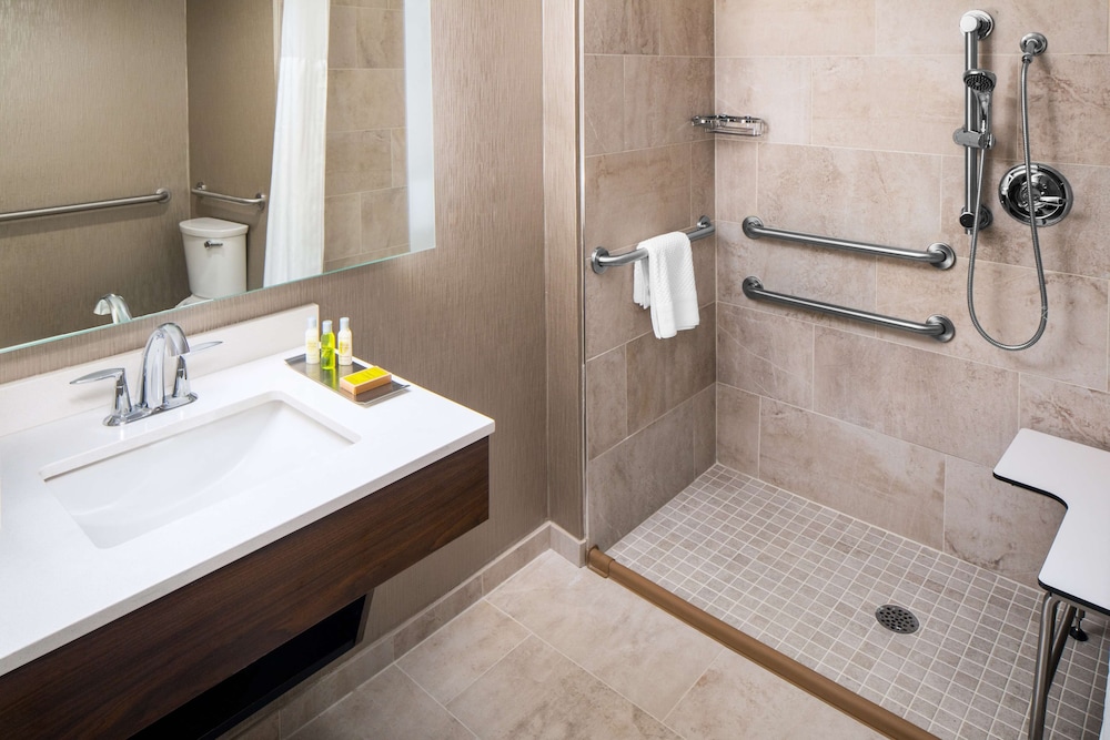 DoubleTree by Hilton Ann Arbor North (ex Holiday Inn Ann Arbor-Near The Univ. Of Mi) 15/49