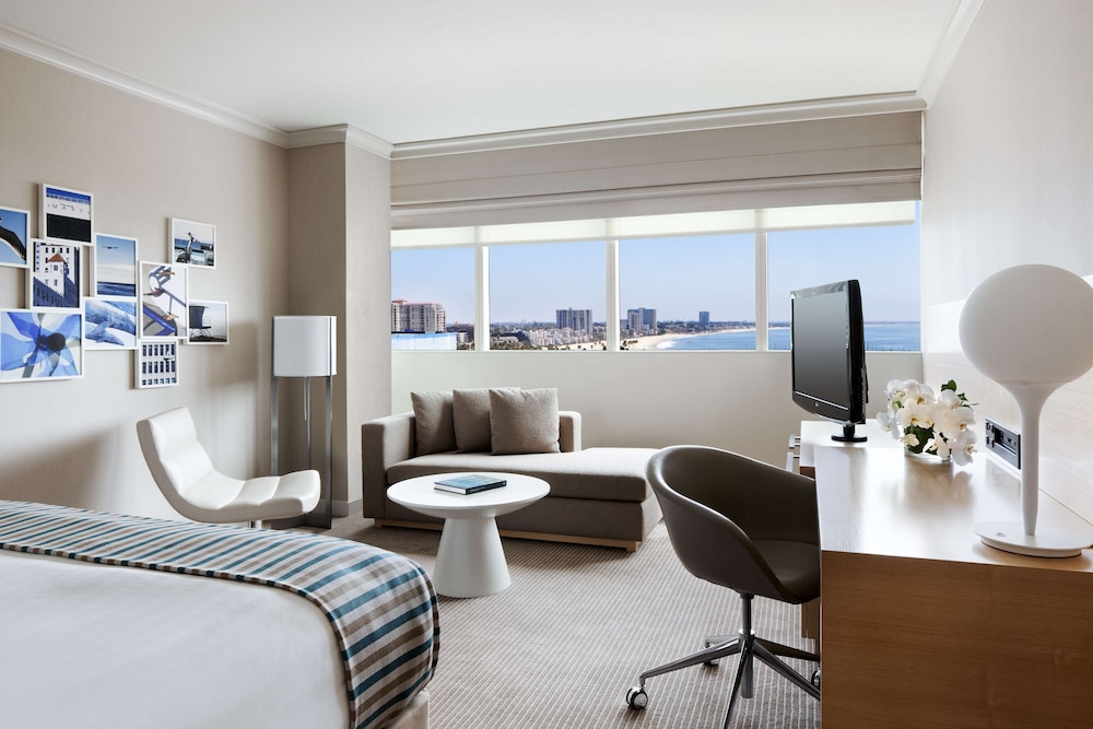 Hyatt Regency Long Beach 54/75
