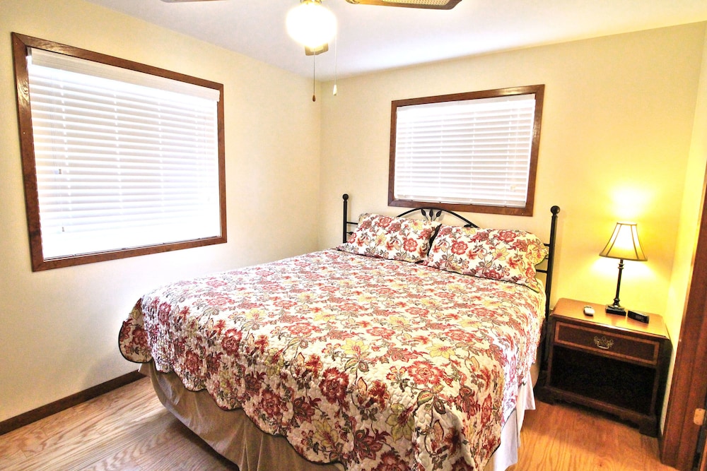 Peach Tree Inn & Suites 14/67