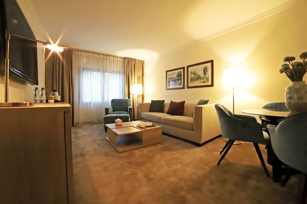 The Sanrock Hotel 30/47