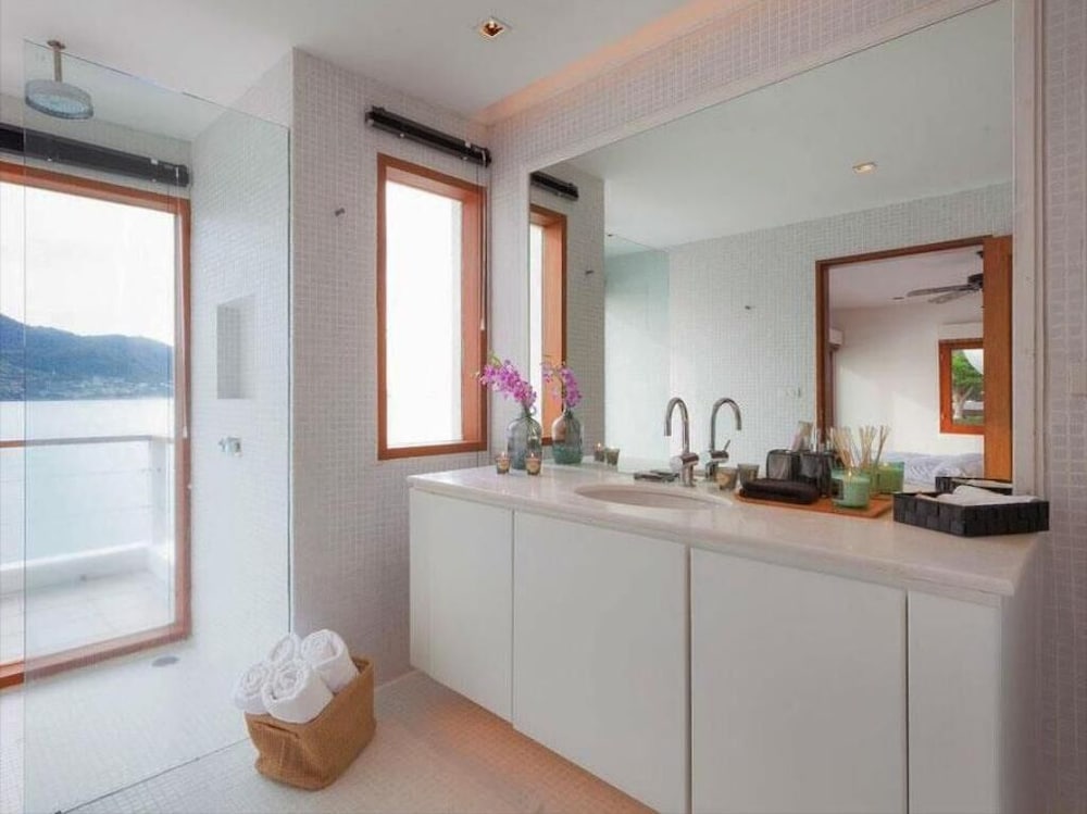 Villa Nevaeh 54/56