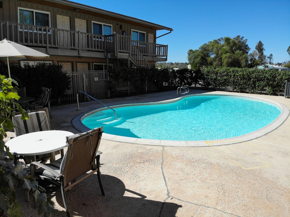 Ramona Valley Inn 7/61