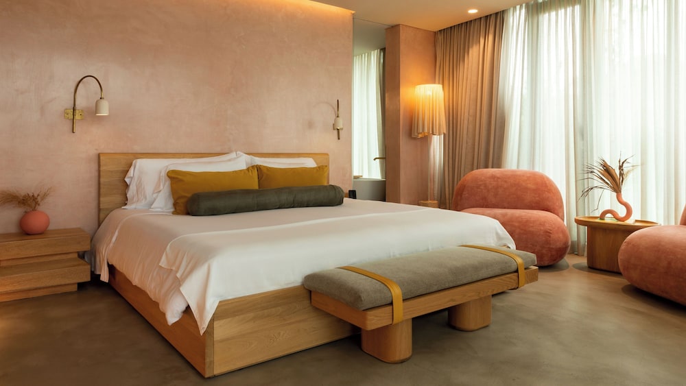 23 HOTEL 6/32