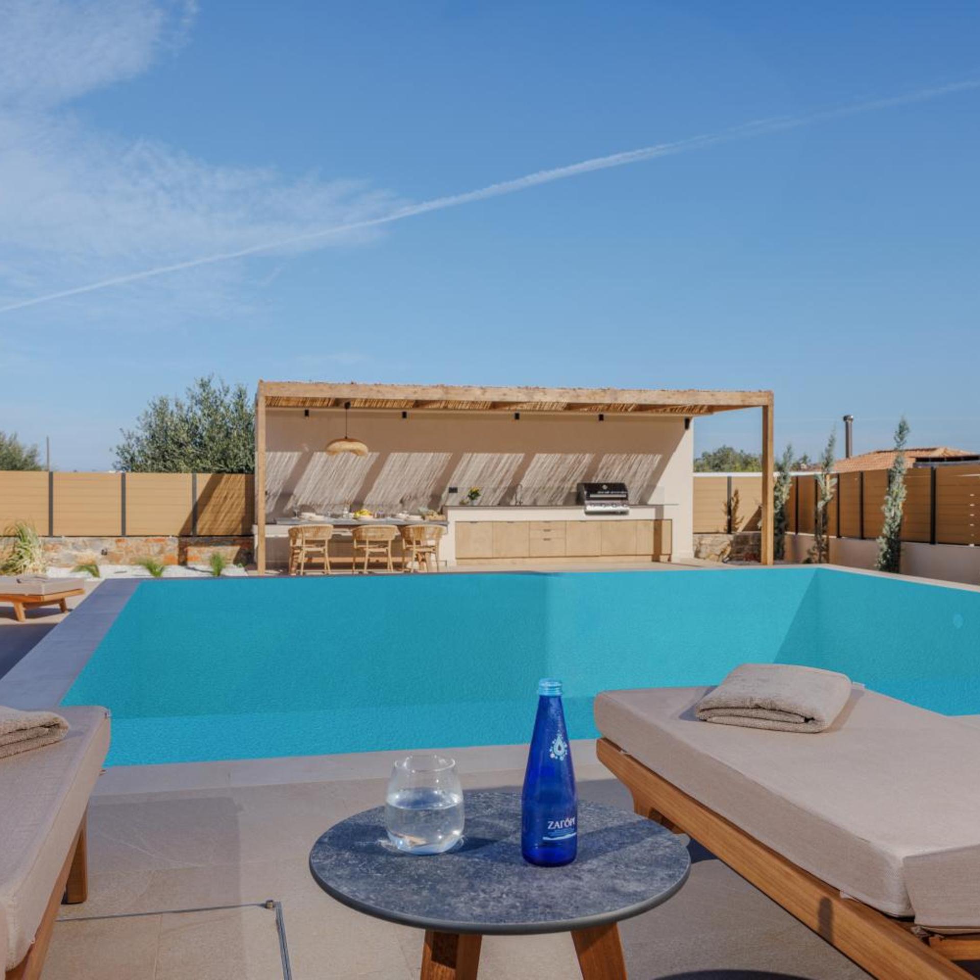Sokratis LocoLux Villas & Suites 67/86