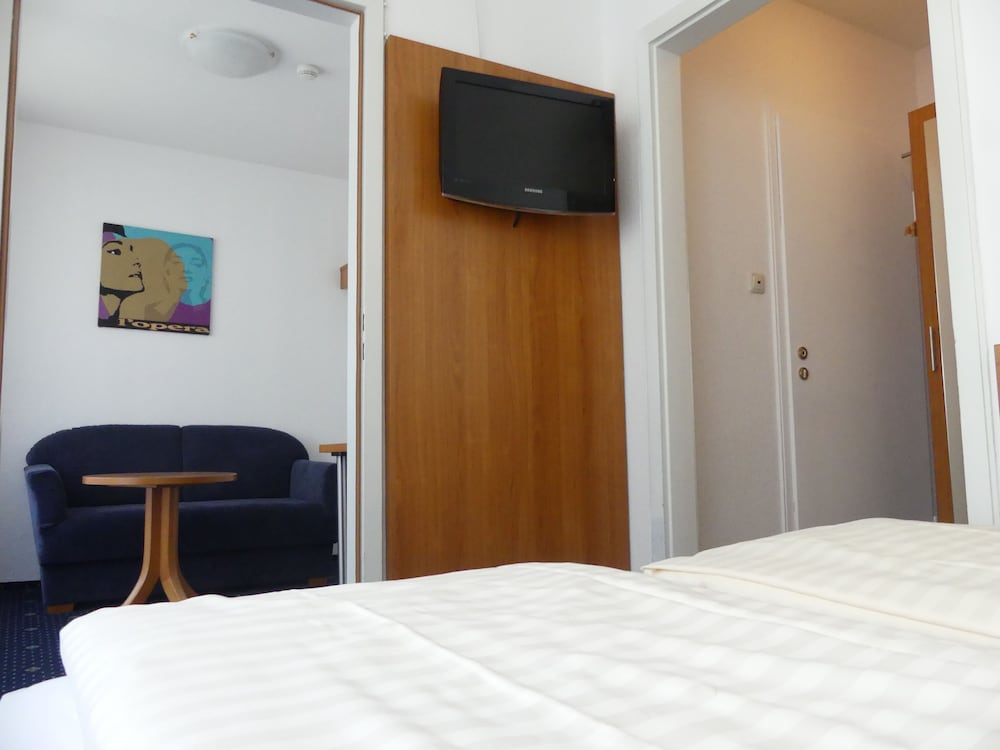 ROOM, TRIPLE