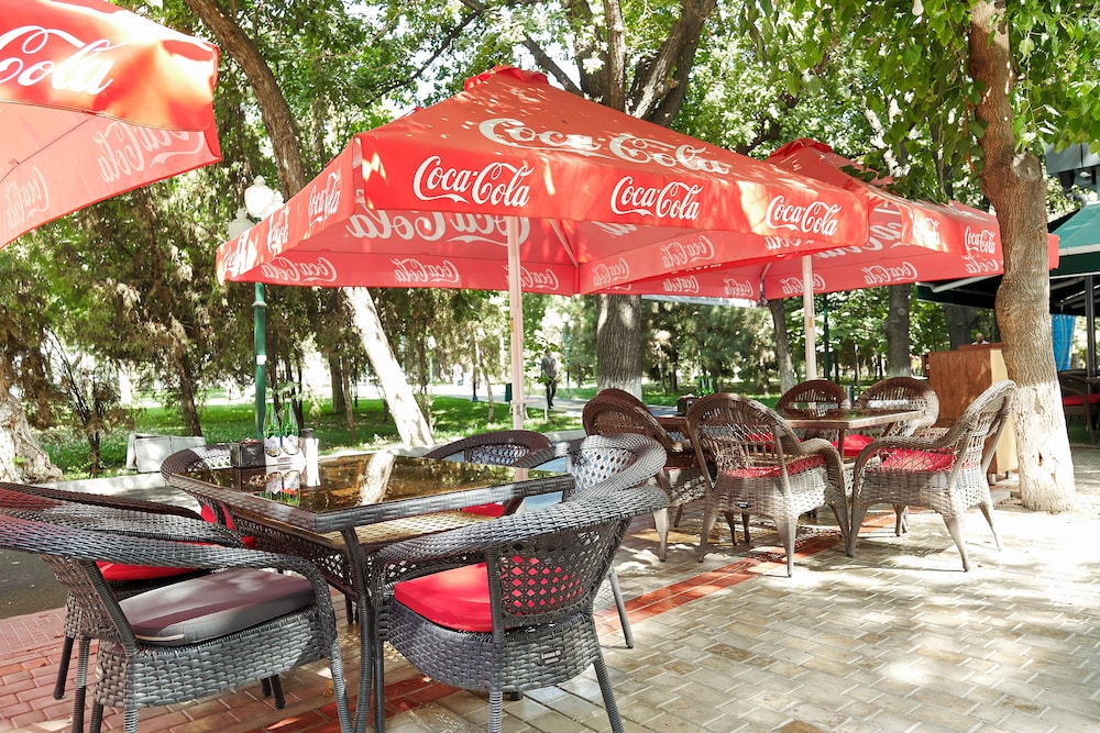 Central Palace Halal Hotel 17/24