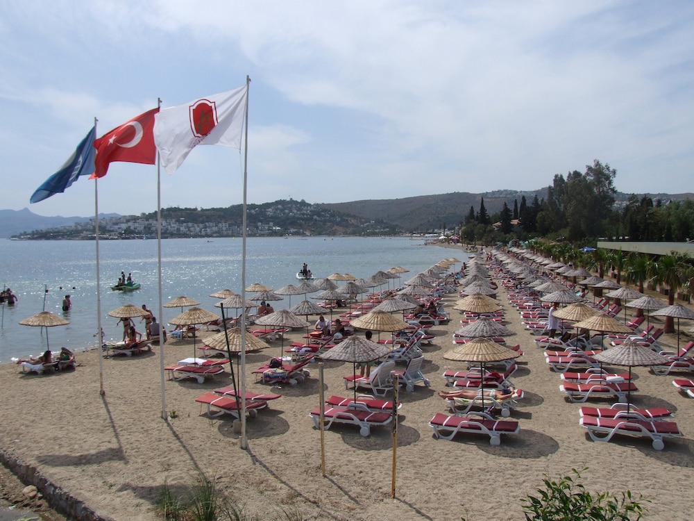 Ambrosia Hotel Beach & Spa 65/70