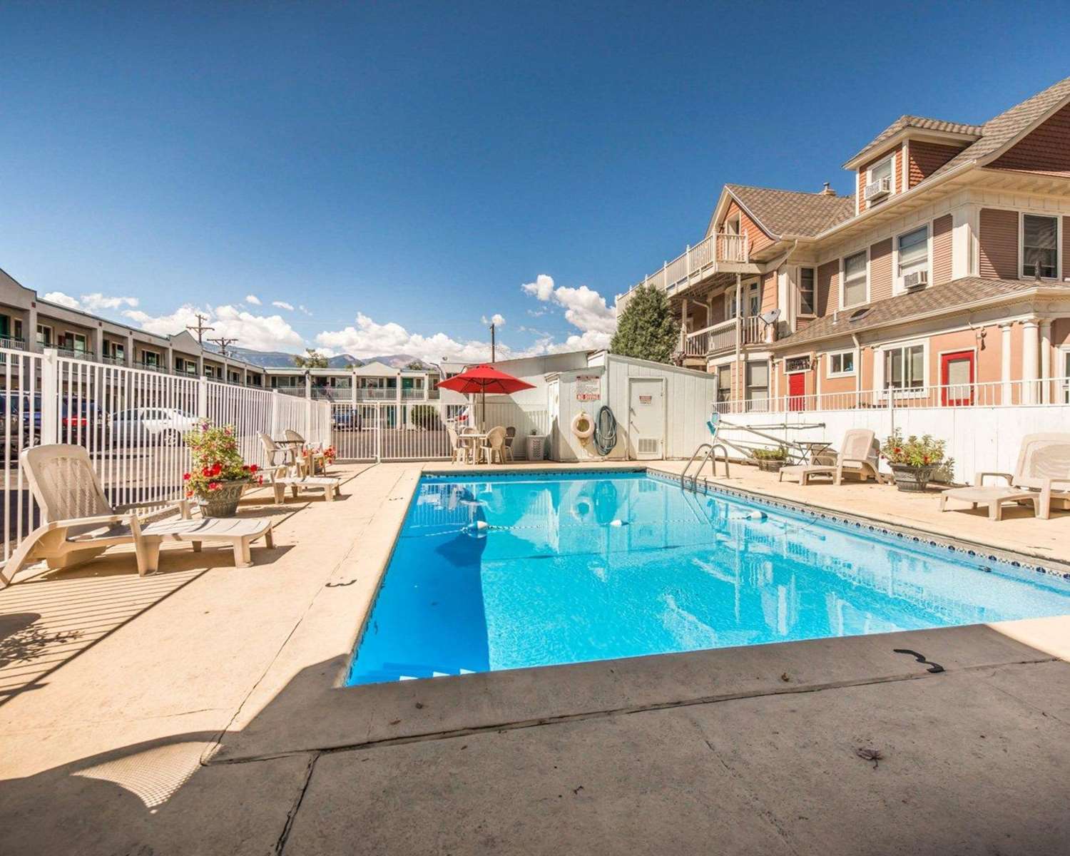 Econo Lodge Downtown Colorado Springs CO 18/18