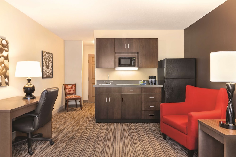 Country Inn & Suites by Radisson, Albert Lea - Austin 34/35