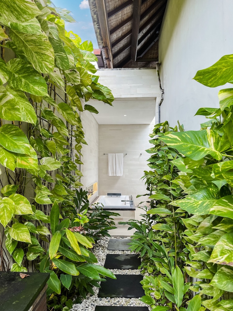 PRADHA VILLAS SEMINYAK 54/63