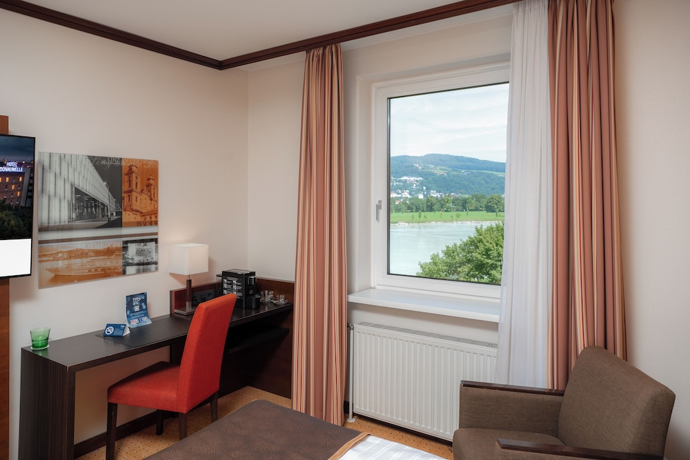 Trans World Hotel Donauwelle 34/50