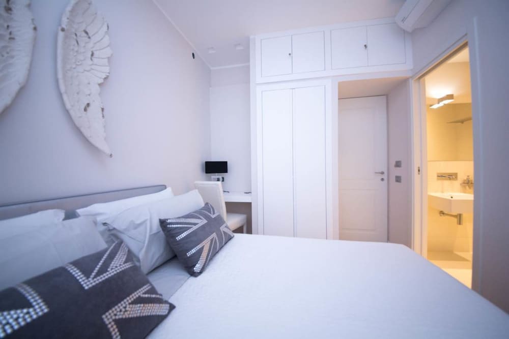 Suite 136 Luxury Rooms 4/50