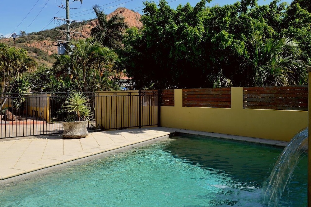 Summit Motel Townsville 6/37