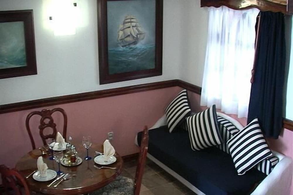 Canadian Resorts Huatulco 24/30