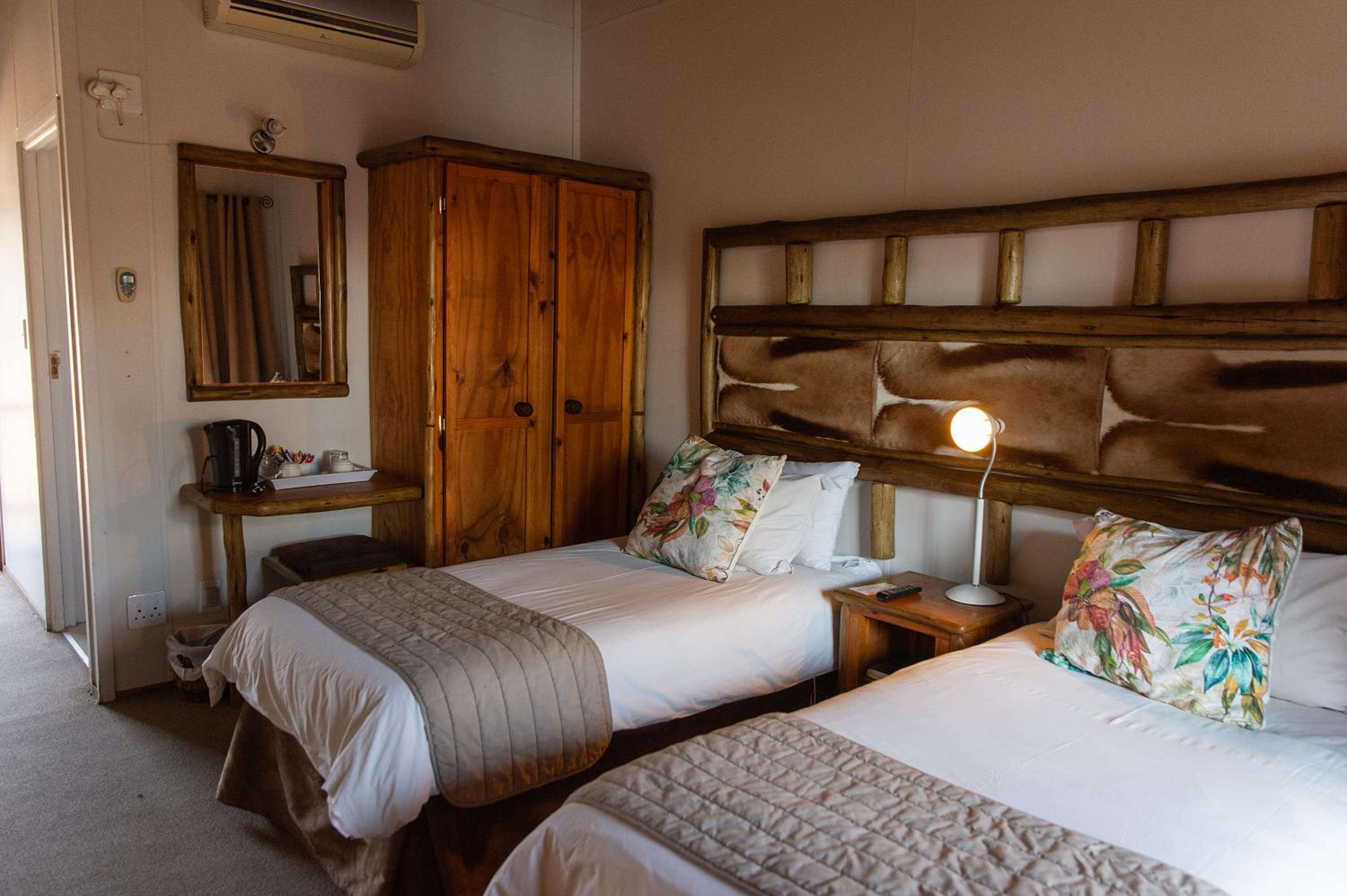 غرفة قياسية بسريرين منفصلين، Riverside Lodge 2/5