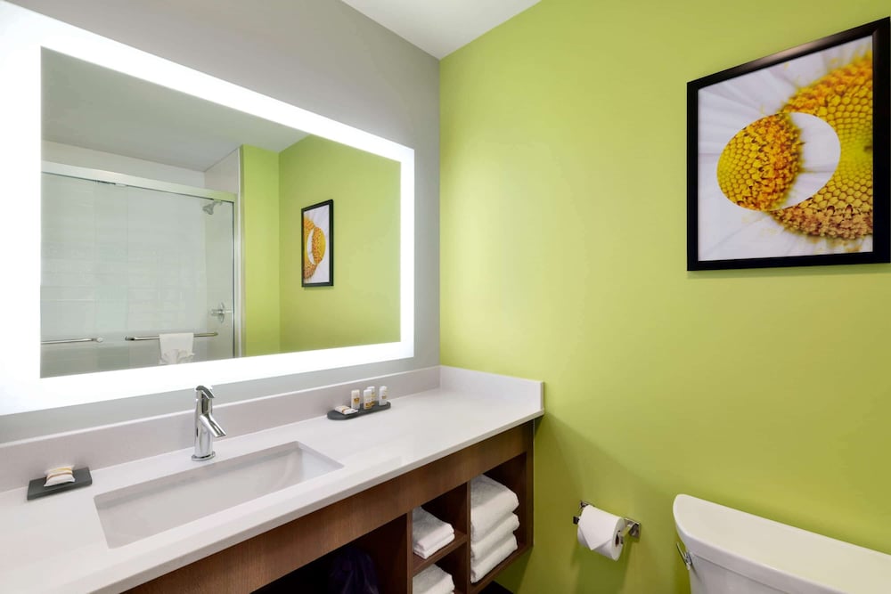 La Quinta Inn and Suites by Wyndham Braselton 25/60
