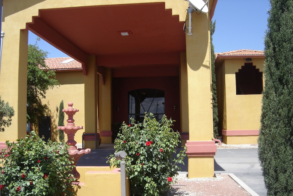 Days Inn By Wyndham Carlsbad Nm 57/65