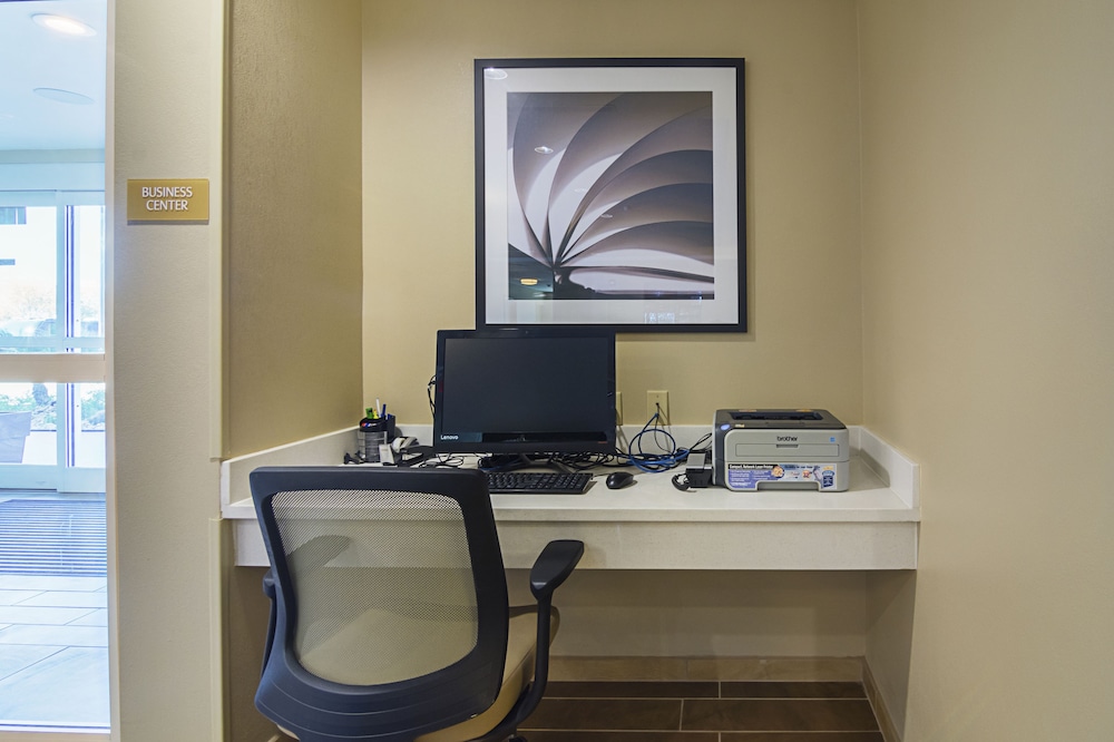 Candlewood Suites Pensacola University Area 44/58