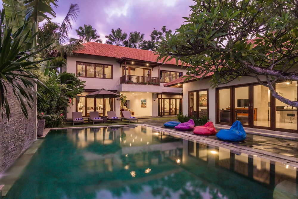 Amore Villas 39/43
