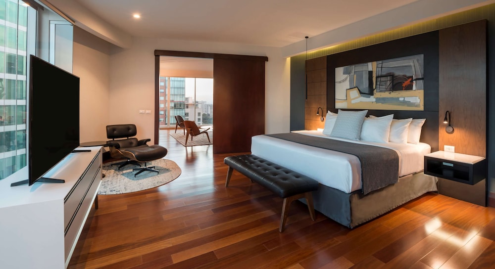 SUITE, WITH VIEW