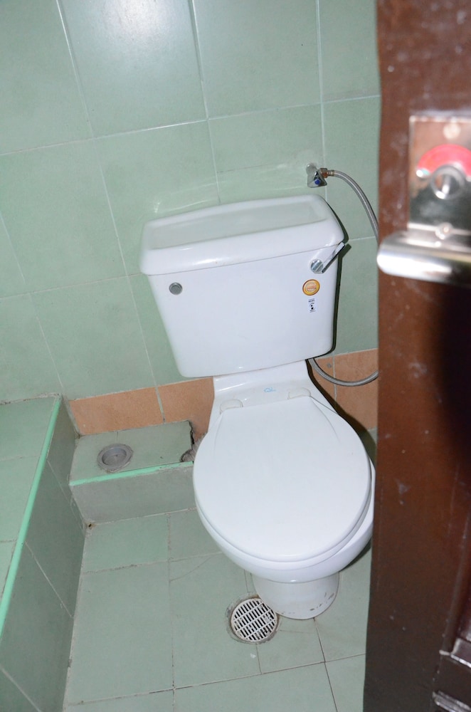 Sir Kanja's Hotel 19/24