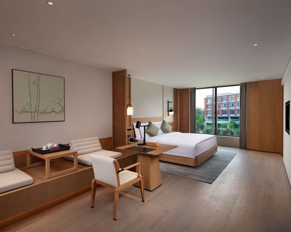 Premium, King Bed