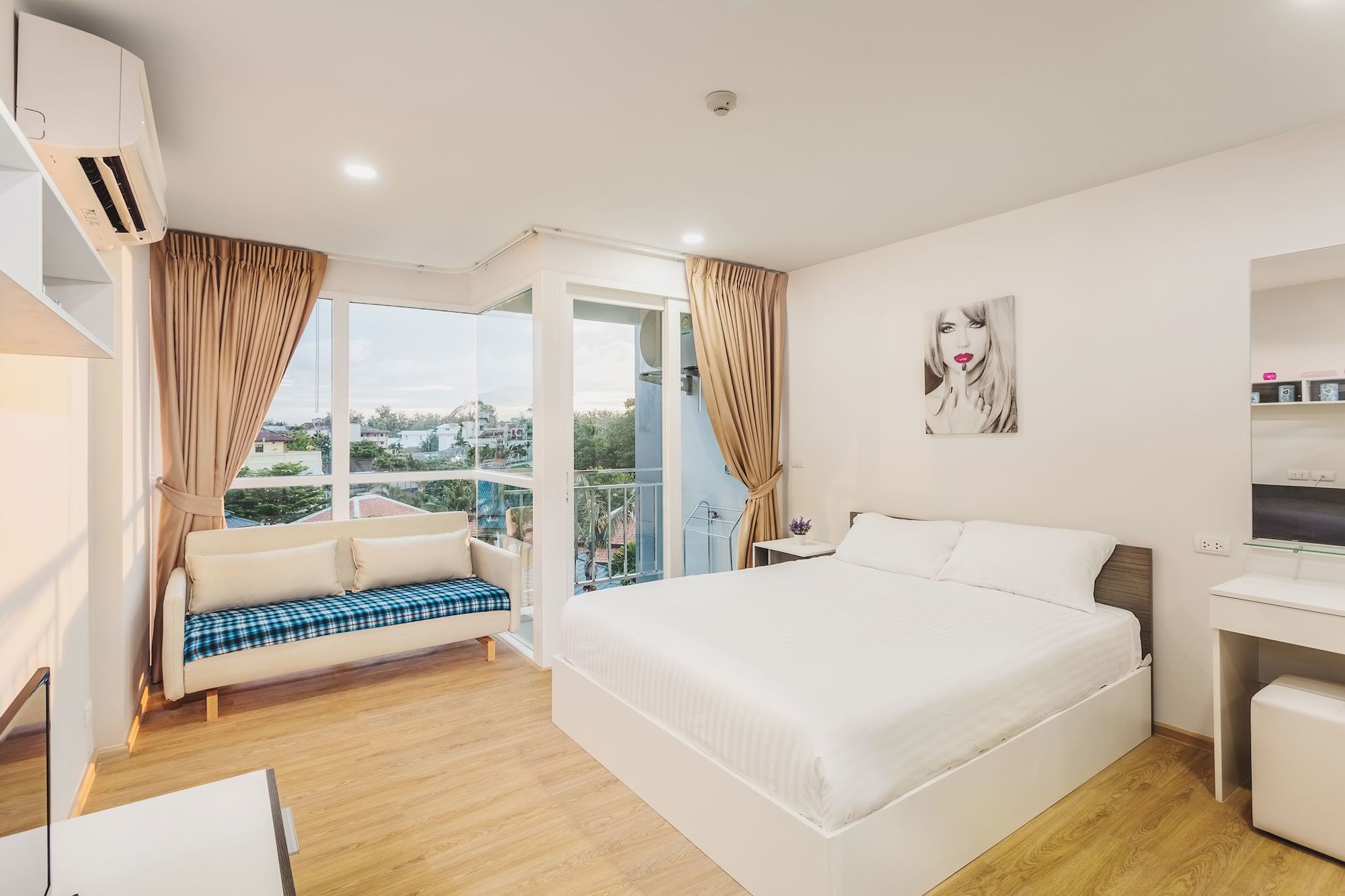 1 BEDROOM, CONDO, STANDARD
