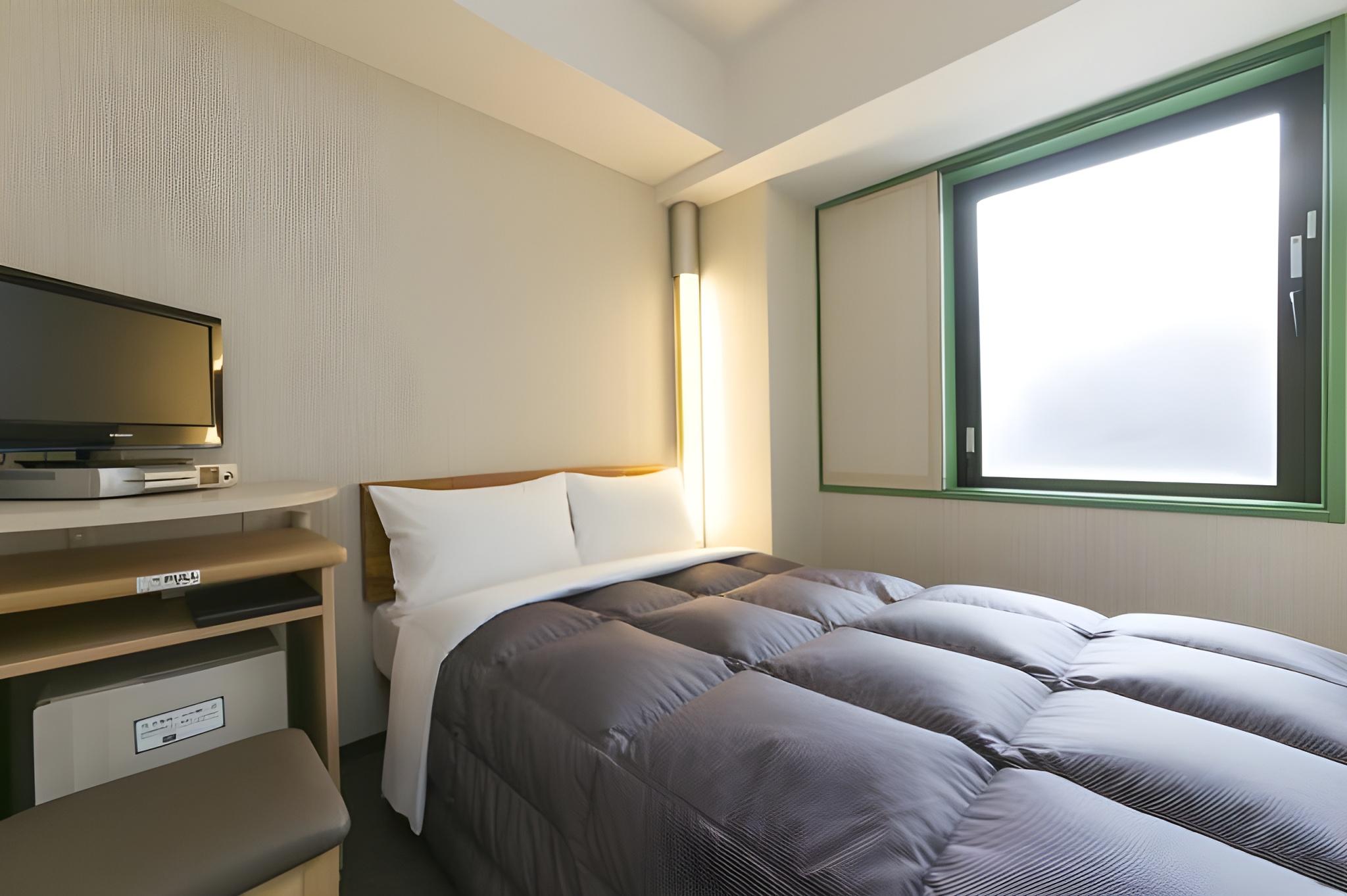 Semi Room, Single Bed, Semi Double Bed, Smoking