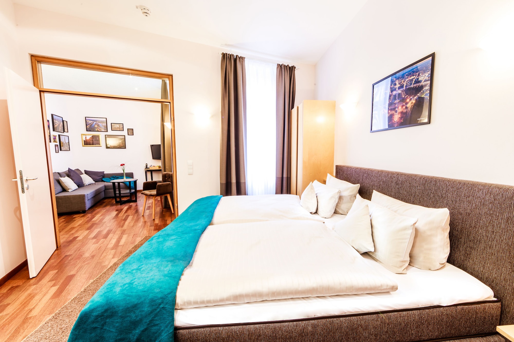 1 BEDROOM, SUITE
