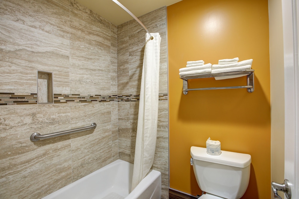 Ontario Inn & Suites 49/50