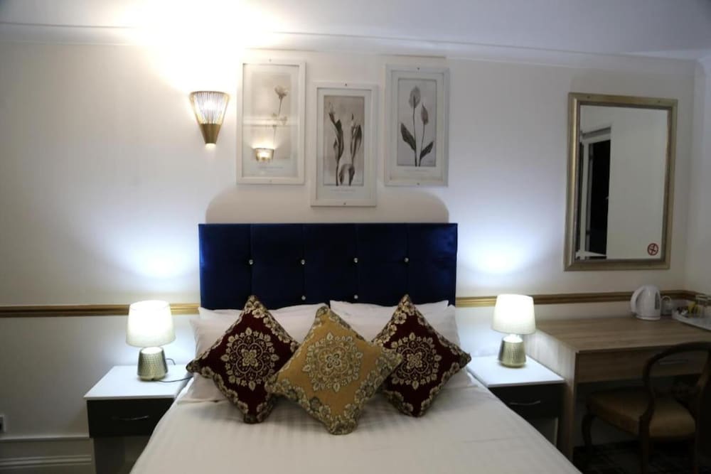 OYO 4 Sisters Inn 15/22