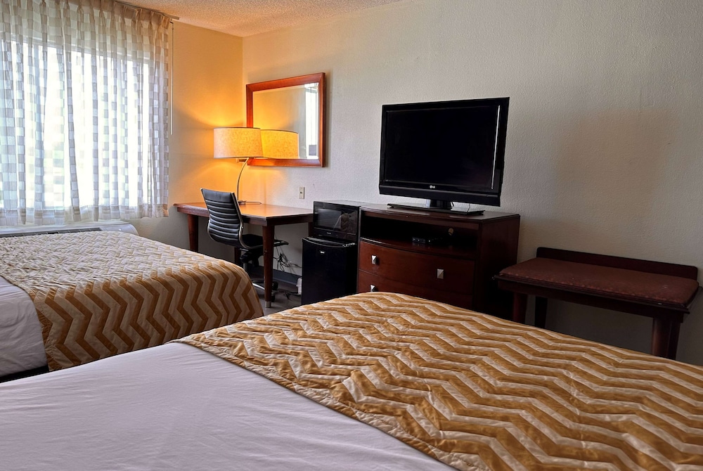 Travelodge By Wyndham Fort Wayne North 25/38