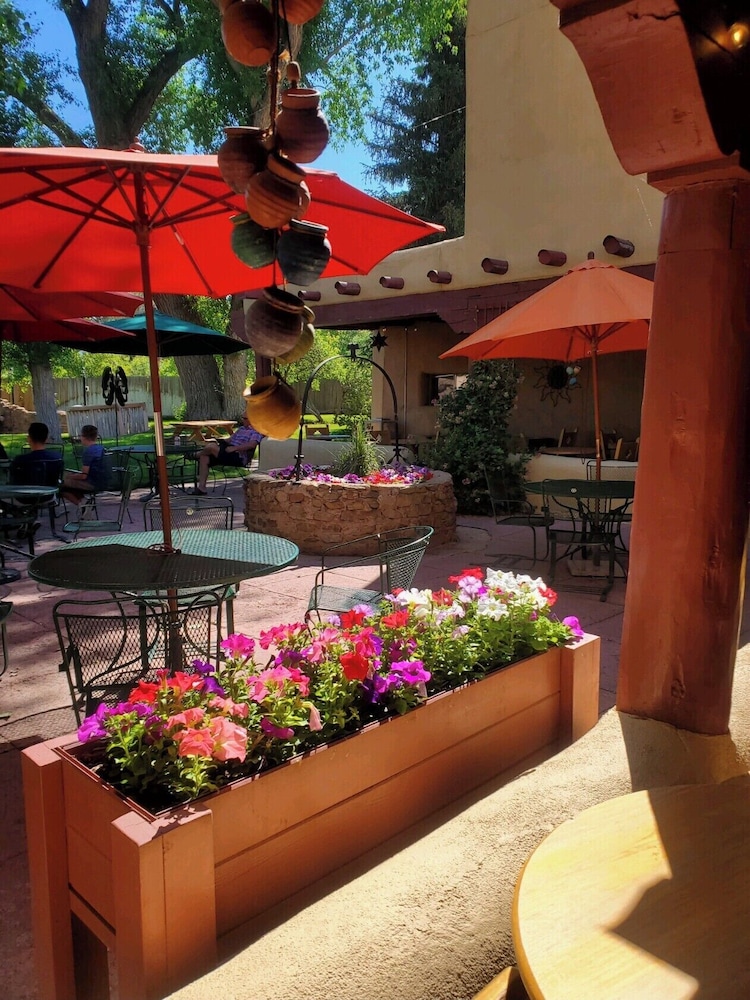 El Pueblo Lodge 58/71