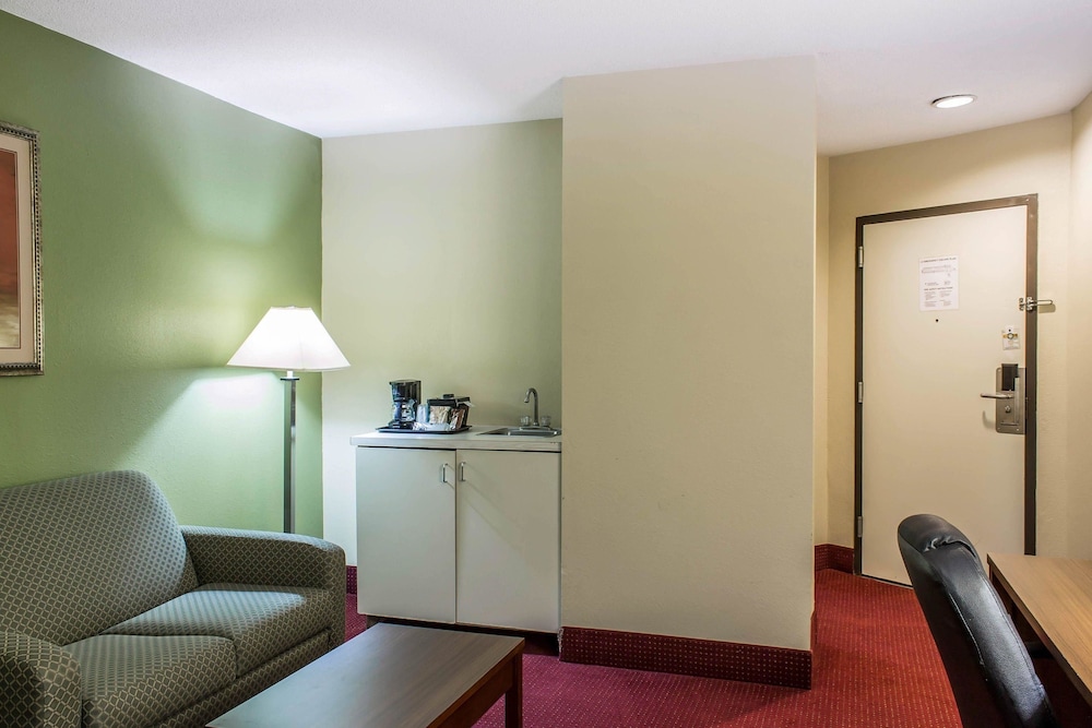 Quality Inn Selma NC 15/25