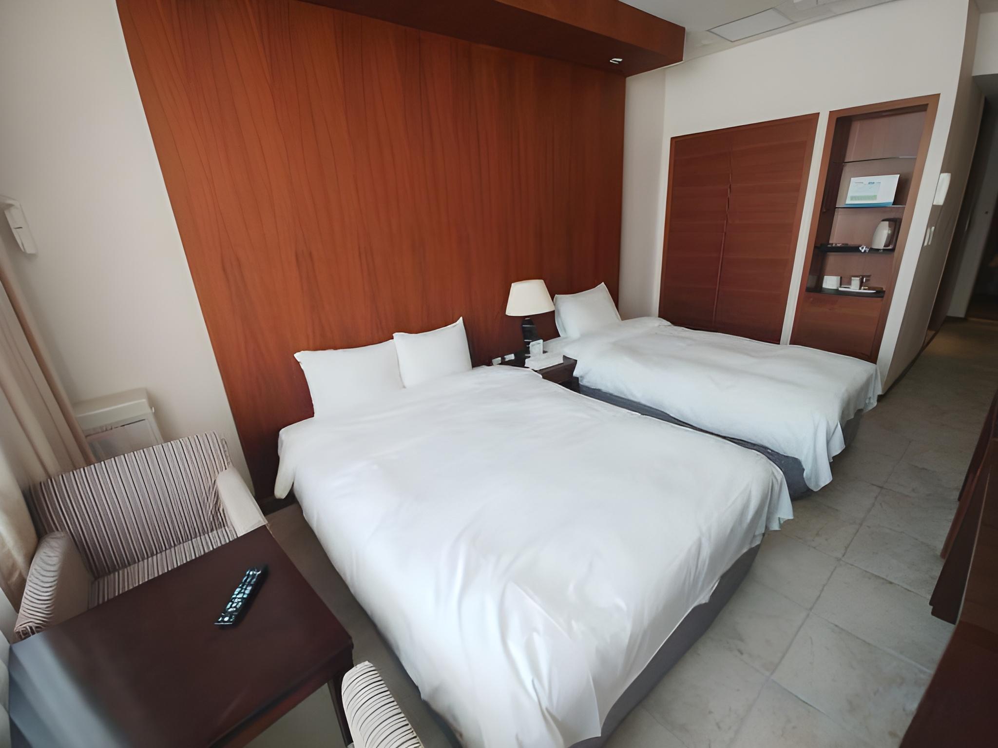 DELUXE, TWIN BEDS